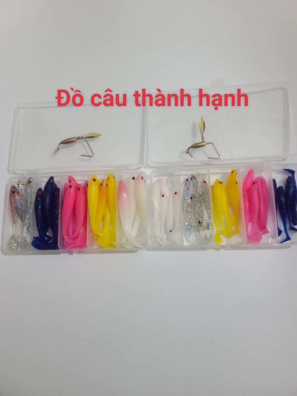 Combo mồi mềm horai và lưỡi ar15 dáng vuông. combo có 2 size : size mini gồm lưỡi ar 15 5cmdáng vuông + 1mồi horoai to. combo nhỏ 9cm gồm 1 lưỡi ar 15 4cm + 1 hộp mồi mềm horoai mini 6.5cm hộp