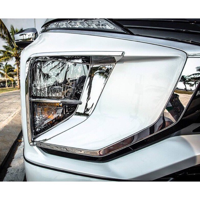 Ốp trang trí viền đèn pha và hậu mạ Crom cho xe XPANDER 2018-2020