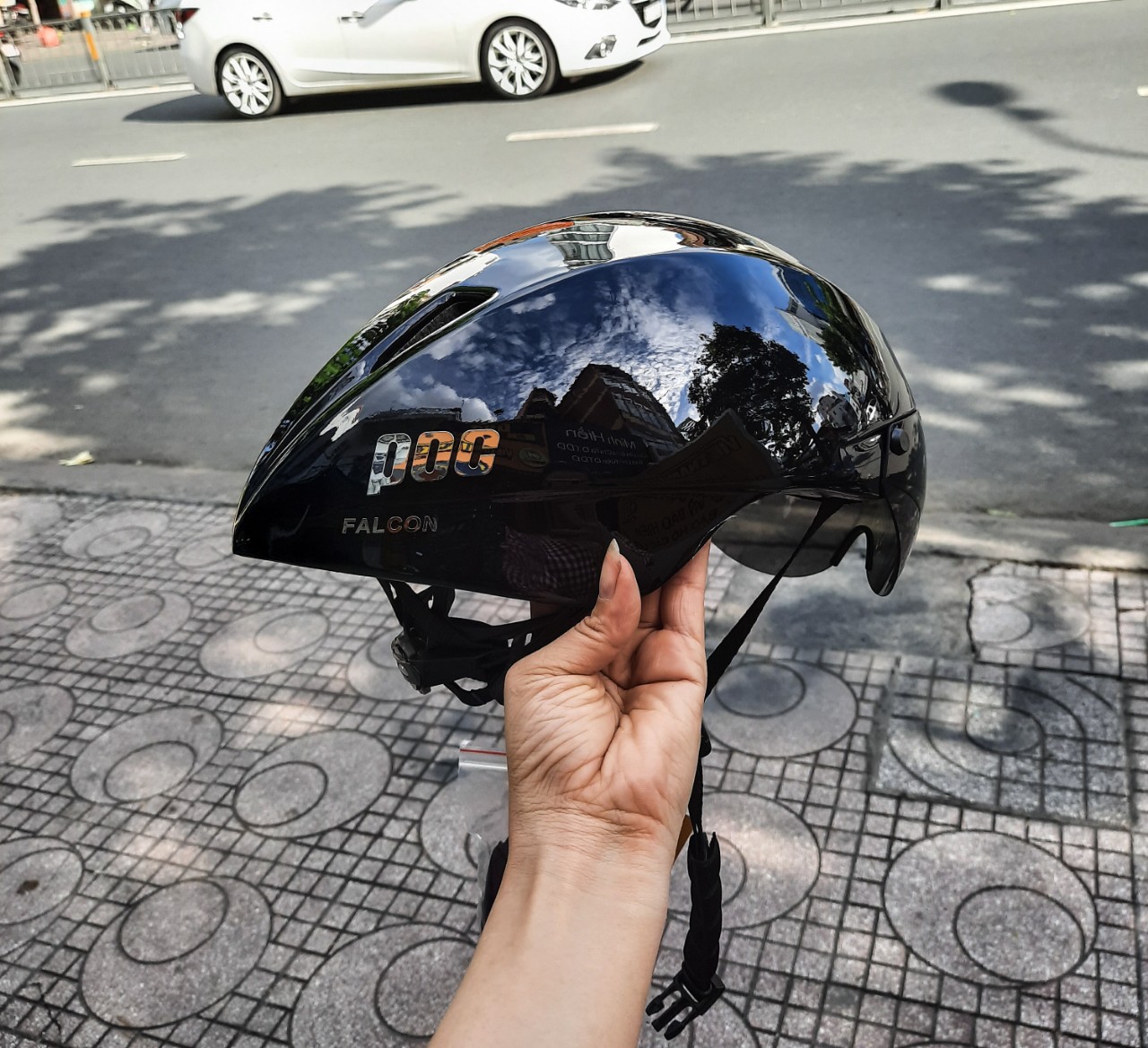 NÓN BẢO HIỂM XE ĐẠP POC FALCON màu đen bóng bản đặc biệt