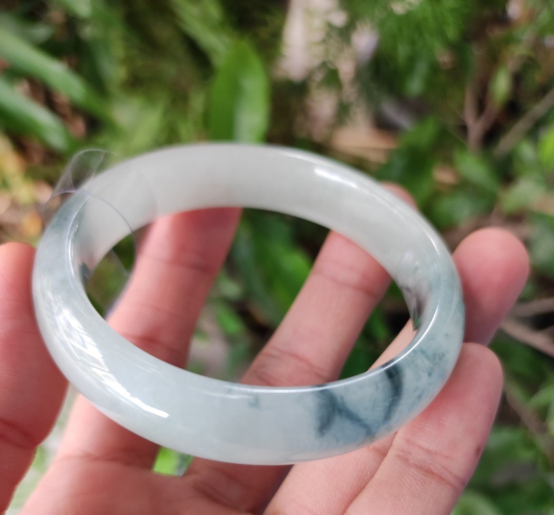 Vòng cẩm thạch bản hẹ trong đẹp, điểm lý, size 54mm, đã được kiểm định bởi PNJ, ảnh thực tế - xưởng buôn đá phong thủy Huỳnh Đào