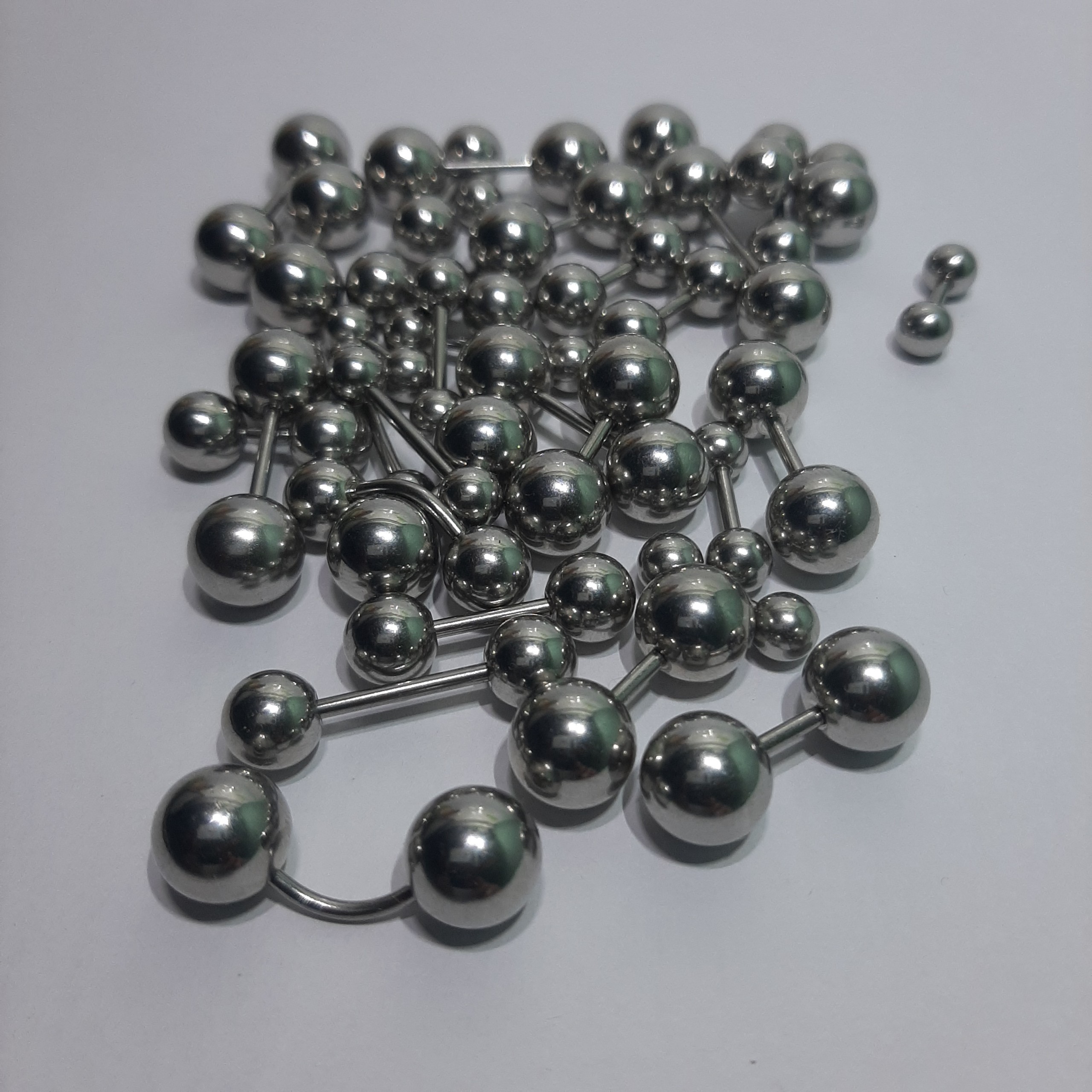 01 Khuyên chuỳ CONG bi INOX cho Nam ( KHÔNG KÈM KIM XỎ )
