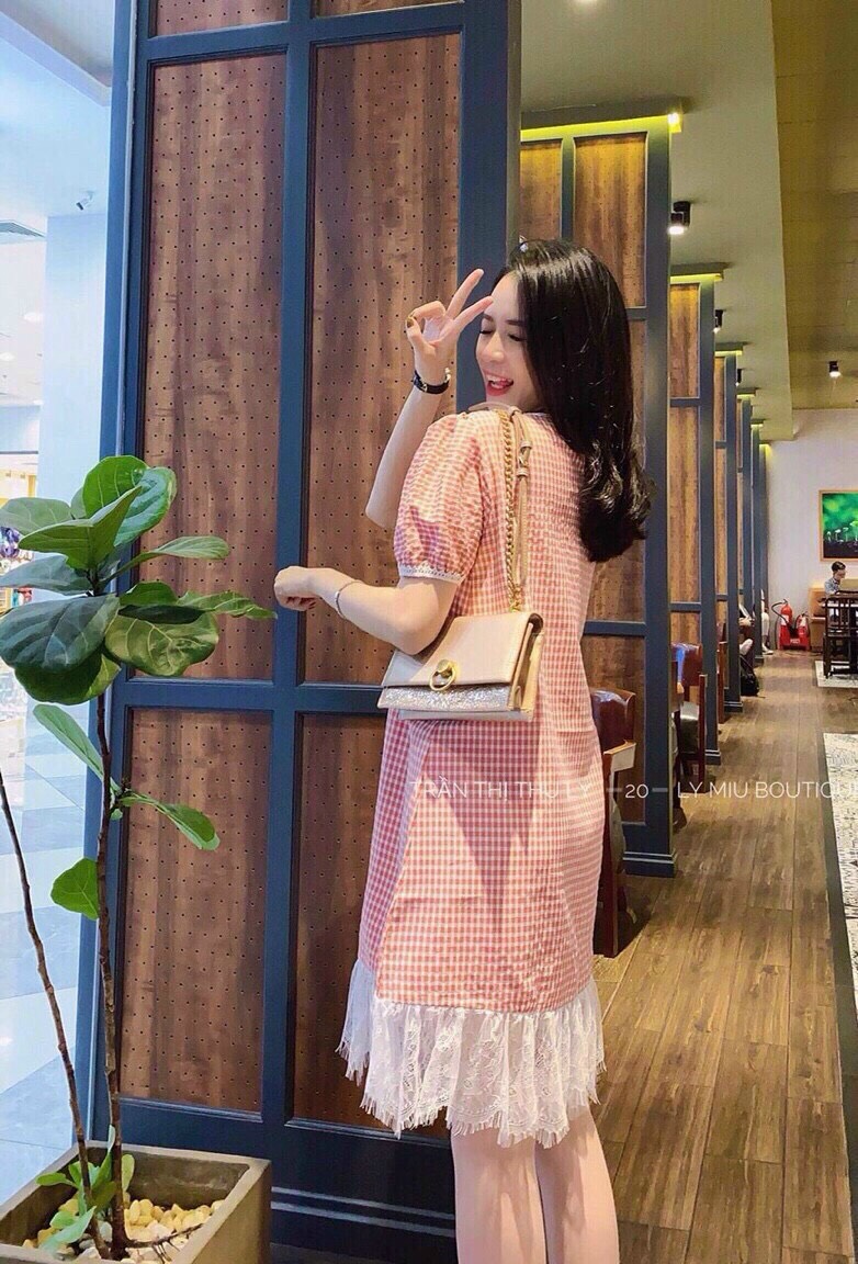 Đầm Suông Caro Phối Ren Trắng Xinh Xắn