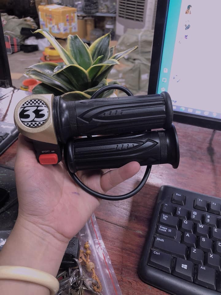 Tay ga xe điện 133s