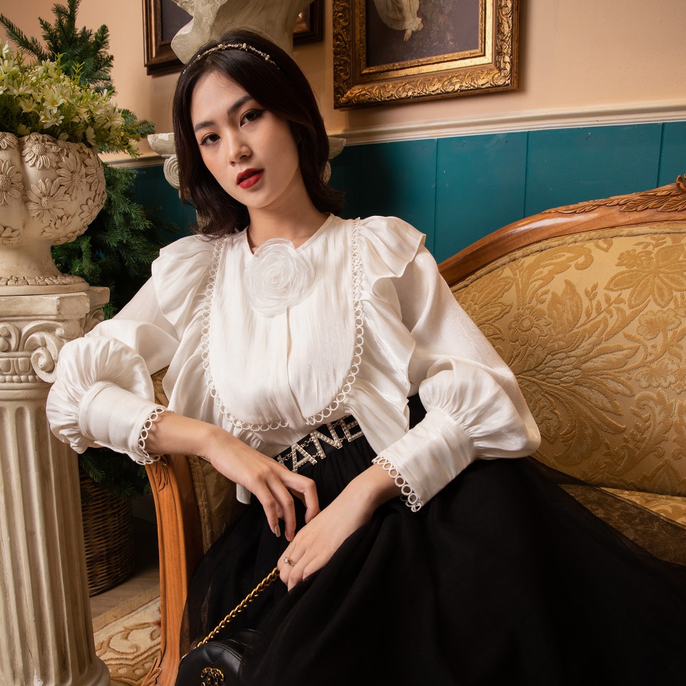 Áo tơ óng trắng viền ren