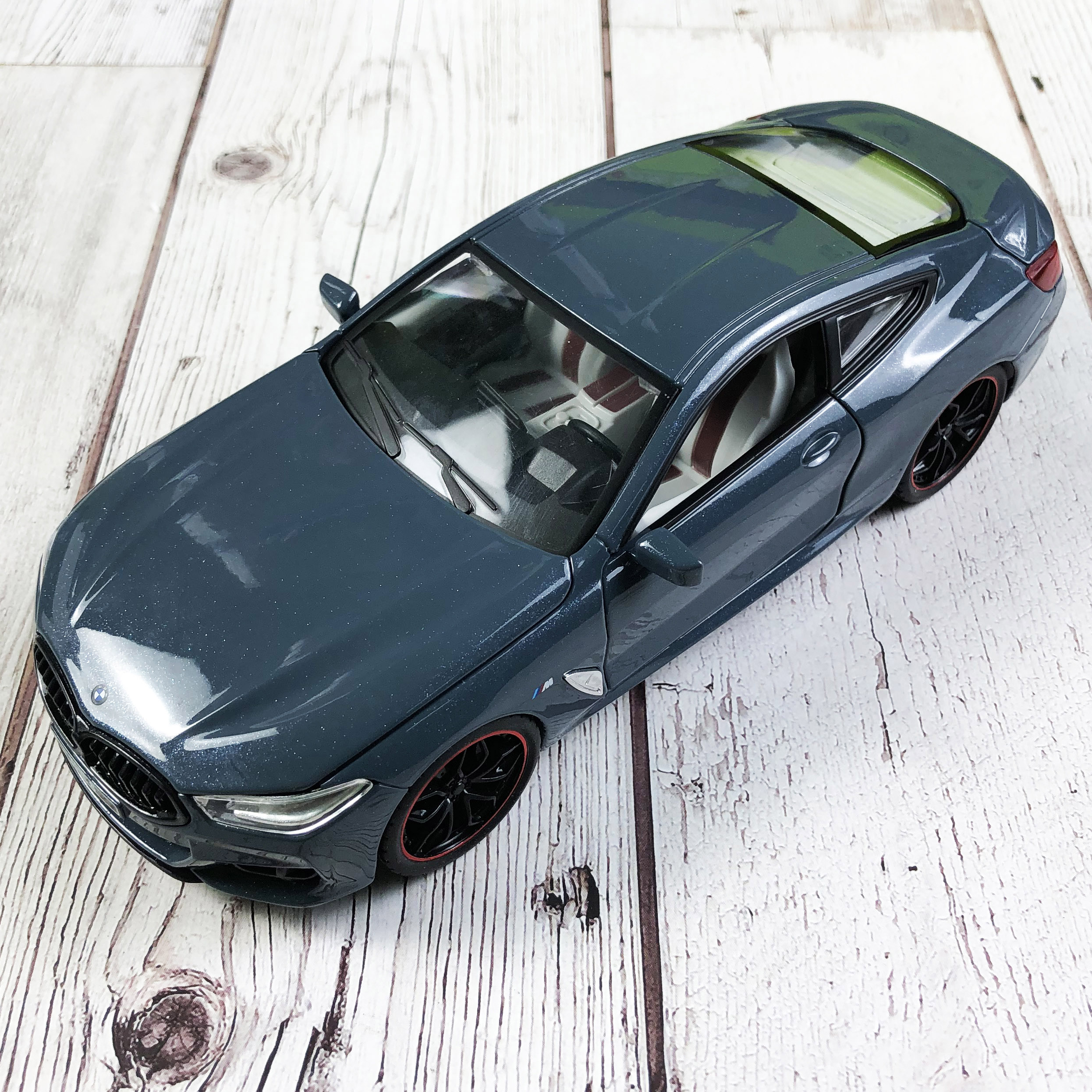 Xe mô hình BMW 840i Gran Coupe tỉ lệ 1:24 chất liệu hợp kim hãng Hengteng Model