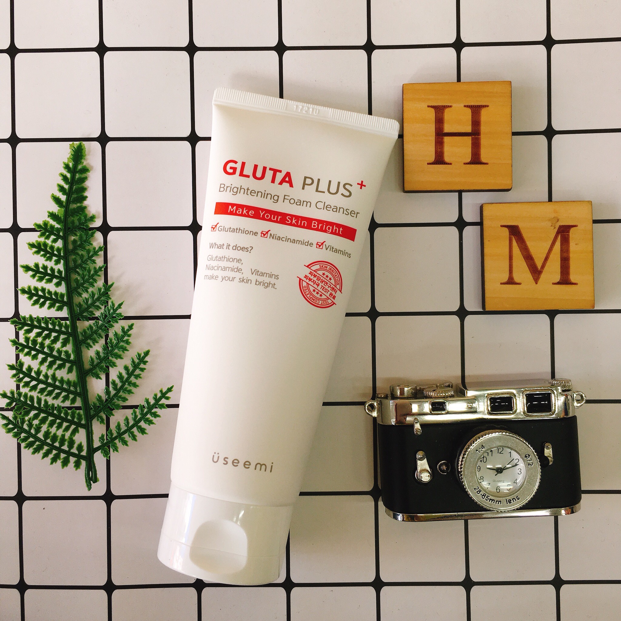 Sữa Rửa Mặt Tạo Bọt Làm Sáng Da, Dưỡng Trắng Useemi Gluta Plus Brightening Foam Cleanser 150ml