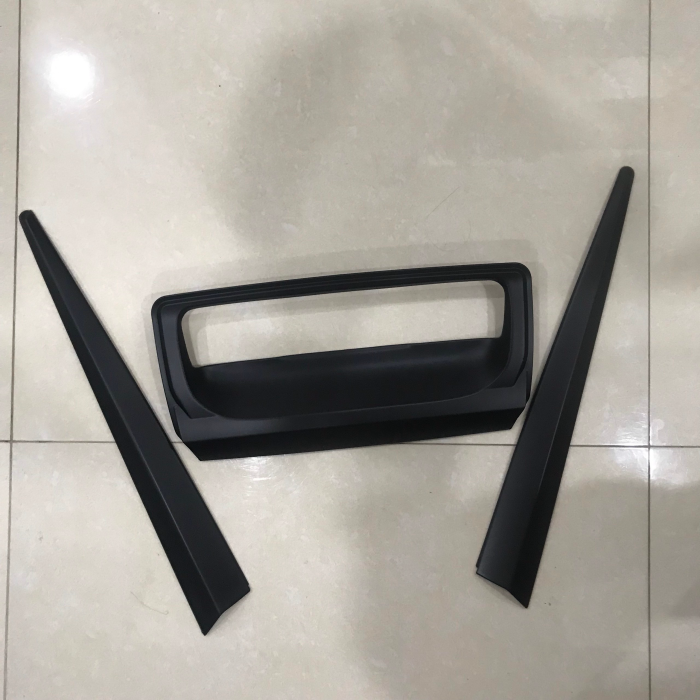 Bộ ốp hõm cốp đen xe Isuzu Dmax