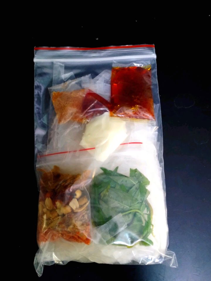 1 bịch bánh tráng trộn bơ
