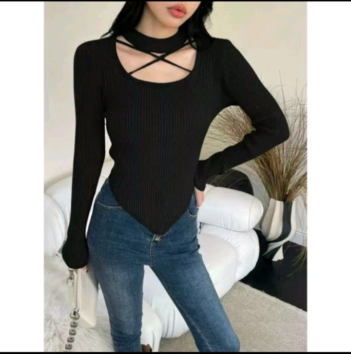Áo thun chéo ngực cổ vuông cực xinh.