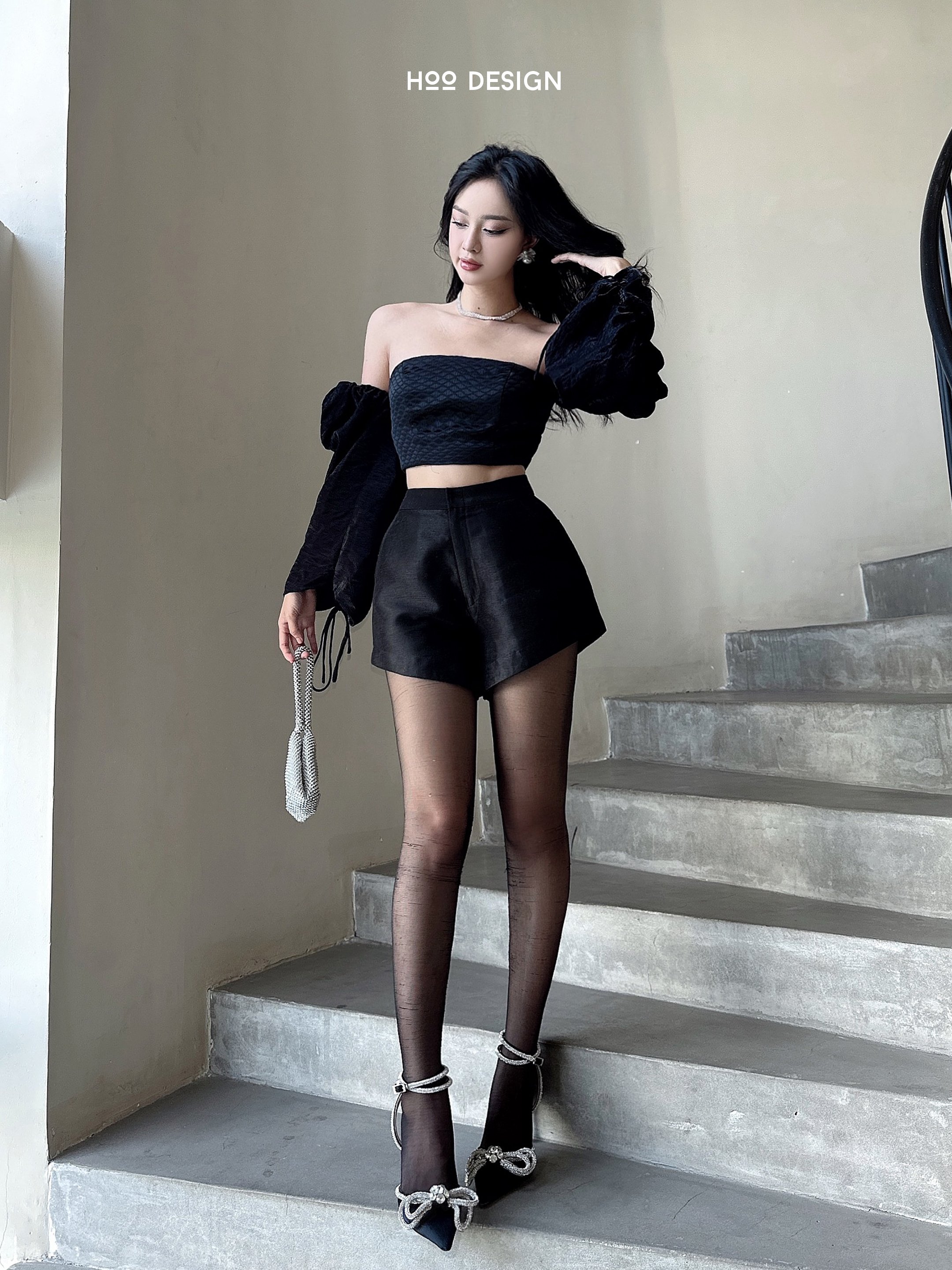 Quần short lưng cao tafta kim tuyến màu đen - hoo design