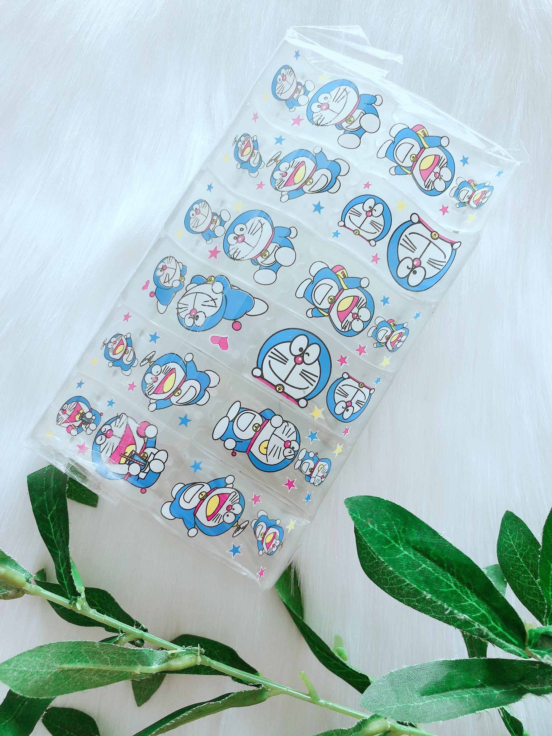 Một cây kẹp càng cua 5 răng hình Đôraemon mẫu mới, giao ngẫu nhiên.