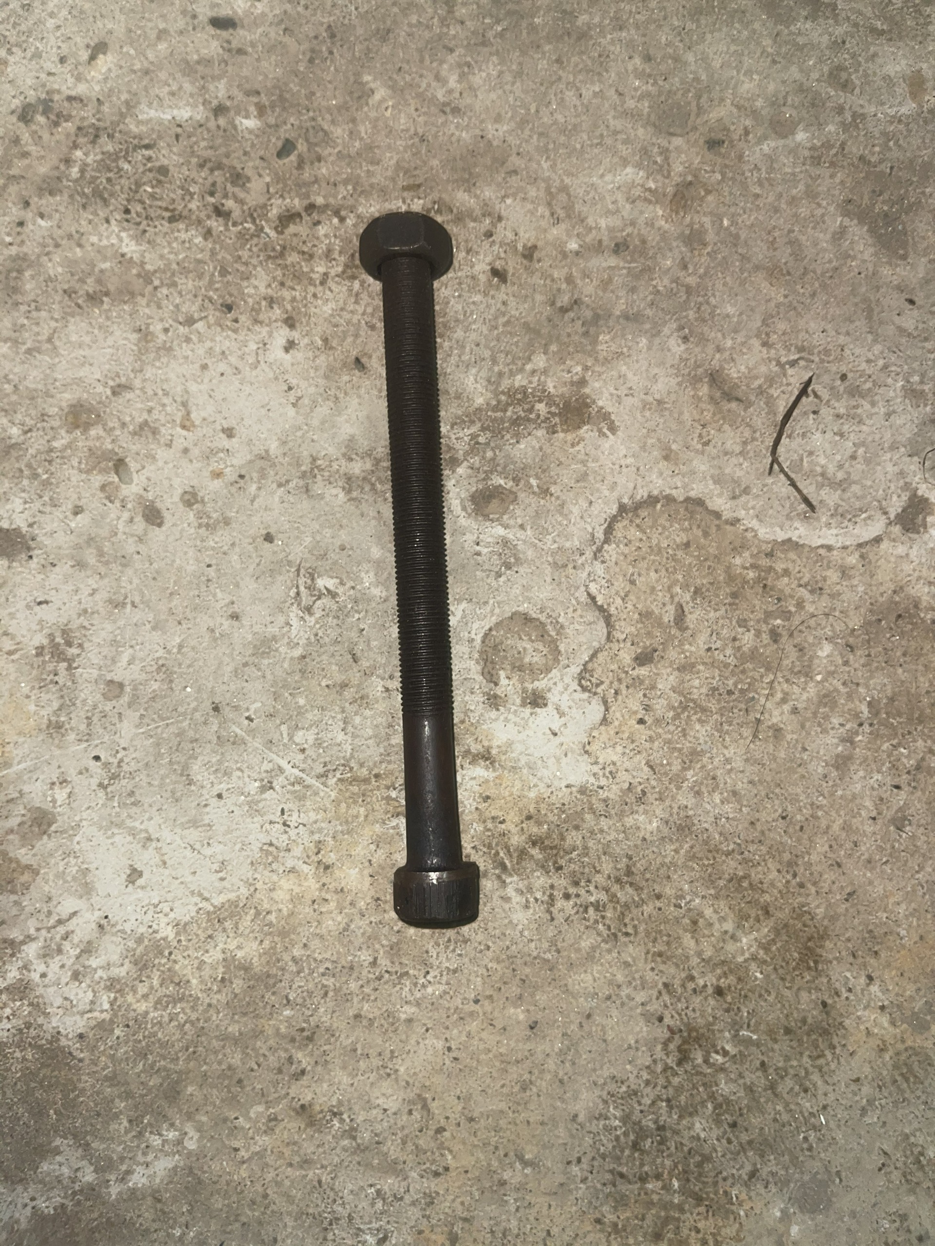 Sản phẩm gia đình làm: Bu lông xăng tan 12 dài 15cm