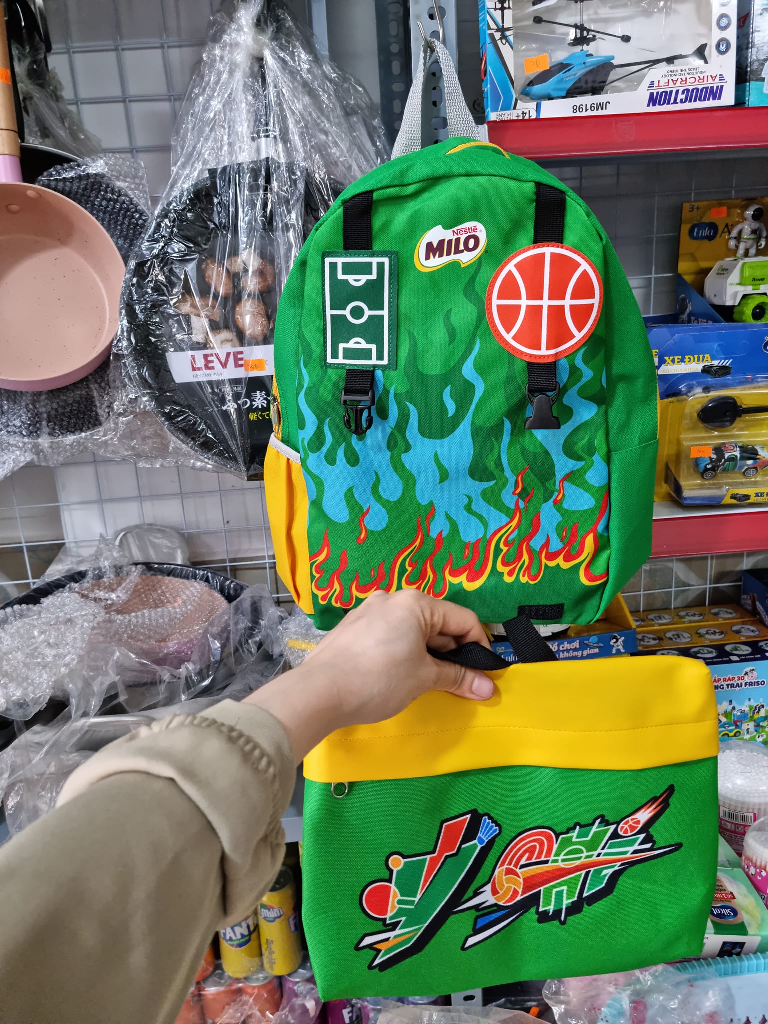 Balo trẻ em đi học của Milo kiểu phi hành gia