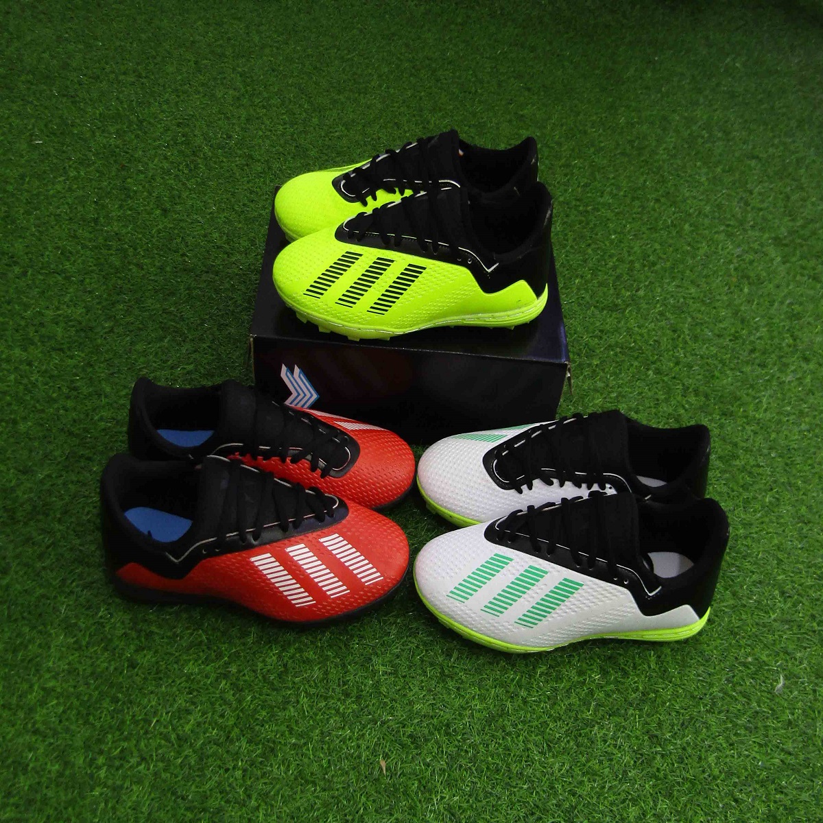 Giày đá Bóng sân cỏ nhân tạo X18.6 TẶNG TẤT
