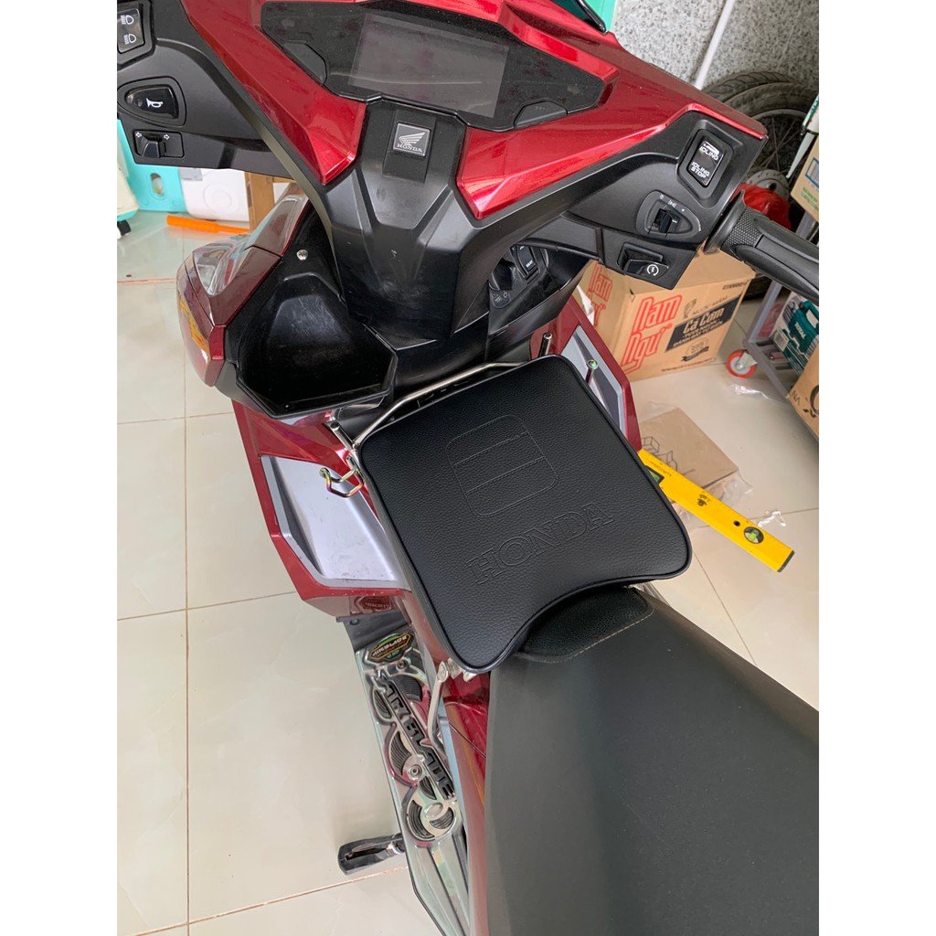 Nệm ngồi xe máy cho bé có gác chân có gác chân
