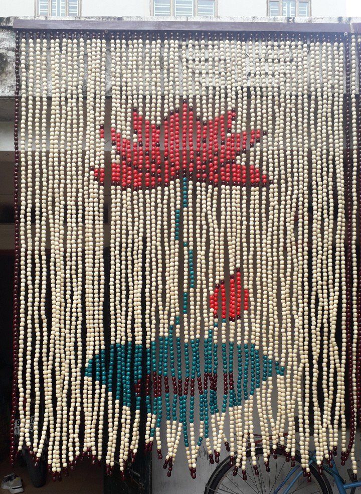 Rèm hạt gỗ Hoa Sen, rèm cửa chính, rèm che ban thờ, rèm phòng thờ, rèm cửa phong thủy gỗ Bồ Đề