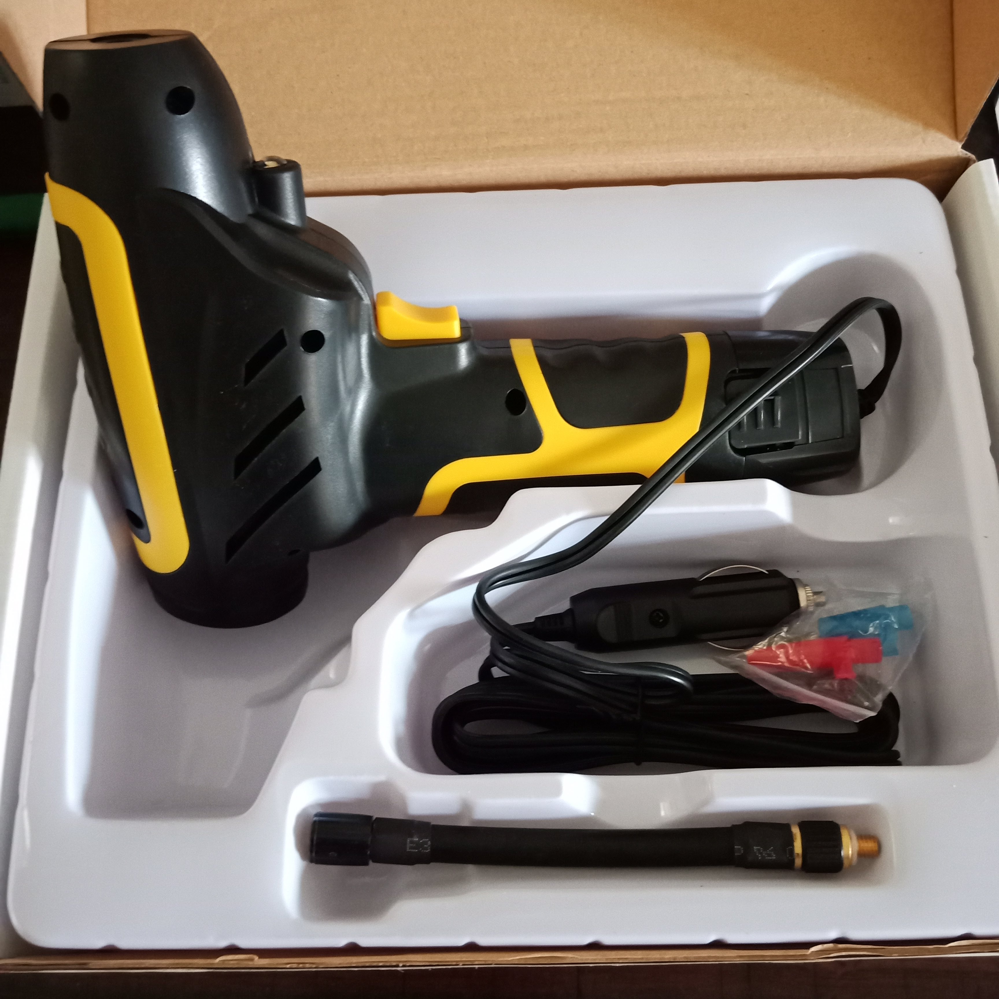 Bơm lốp, bơm hơi cầm tay tự ngắt khi đầy hơi - hàng OEM - loại cắm điện