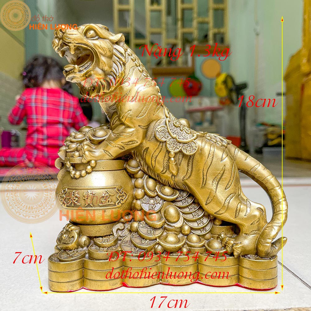 Tượng hổ bằng đồng phong thủy đứng hũ tiền tài lộc để bàn làm việc- dxrxc: 17x7x18cm- nặng 1,3kg