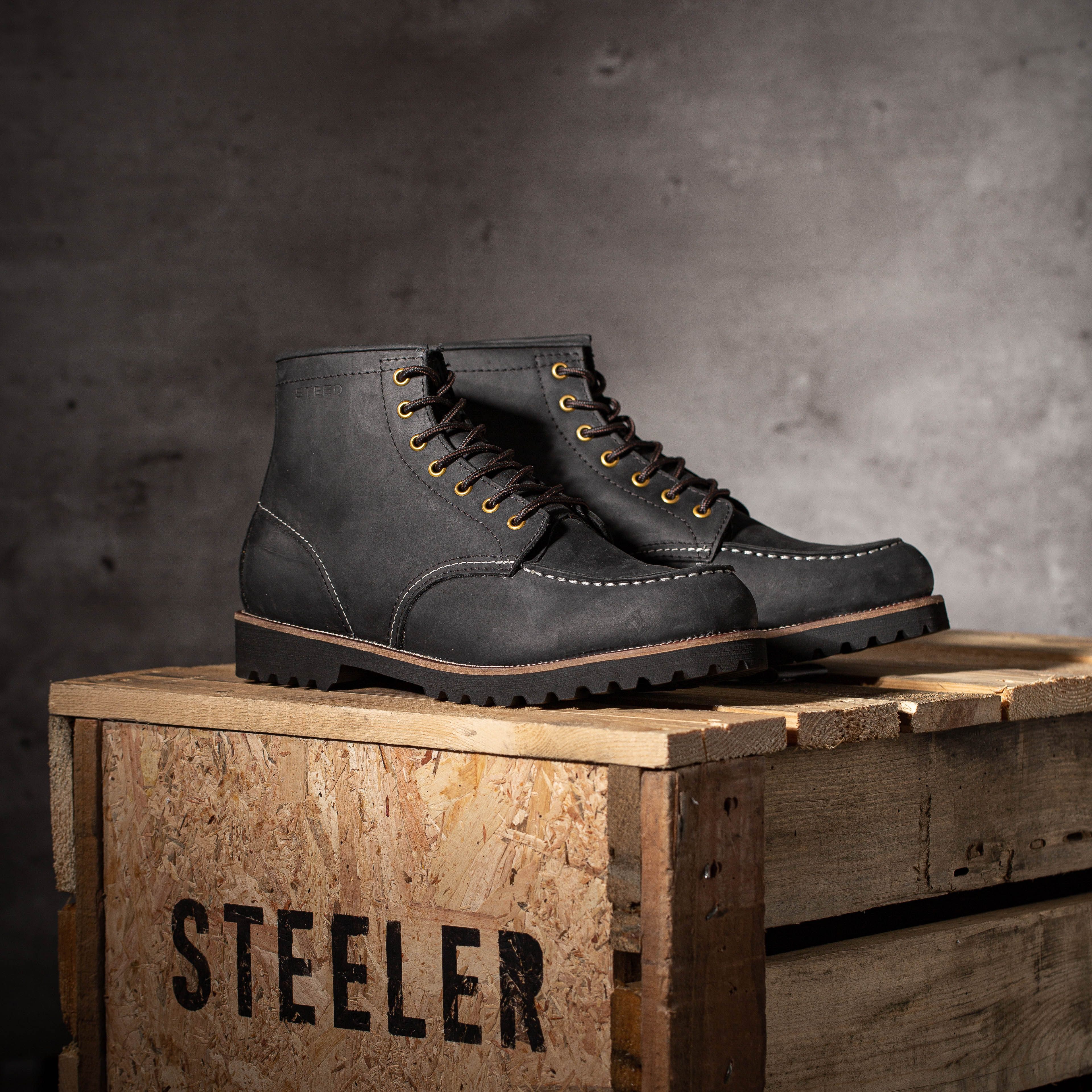 •Giày boot nam da bò sáp cao cấp cổ cao. • MOCTOE BLACK WITH BLACK SOLE - Steeler, đế khâu, phong cách workwear.