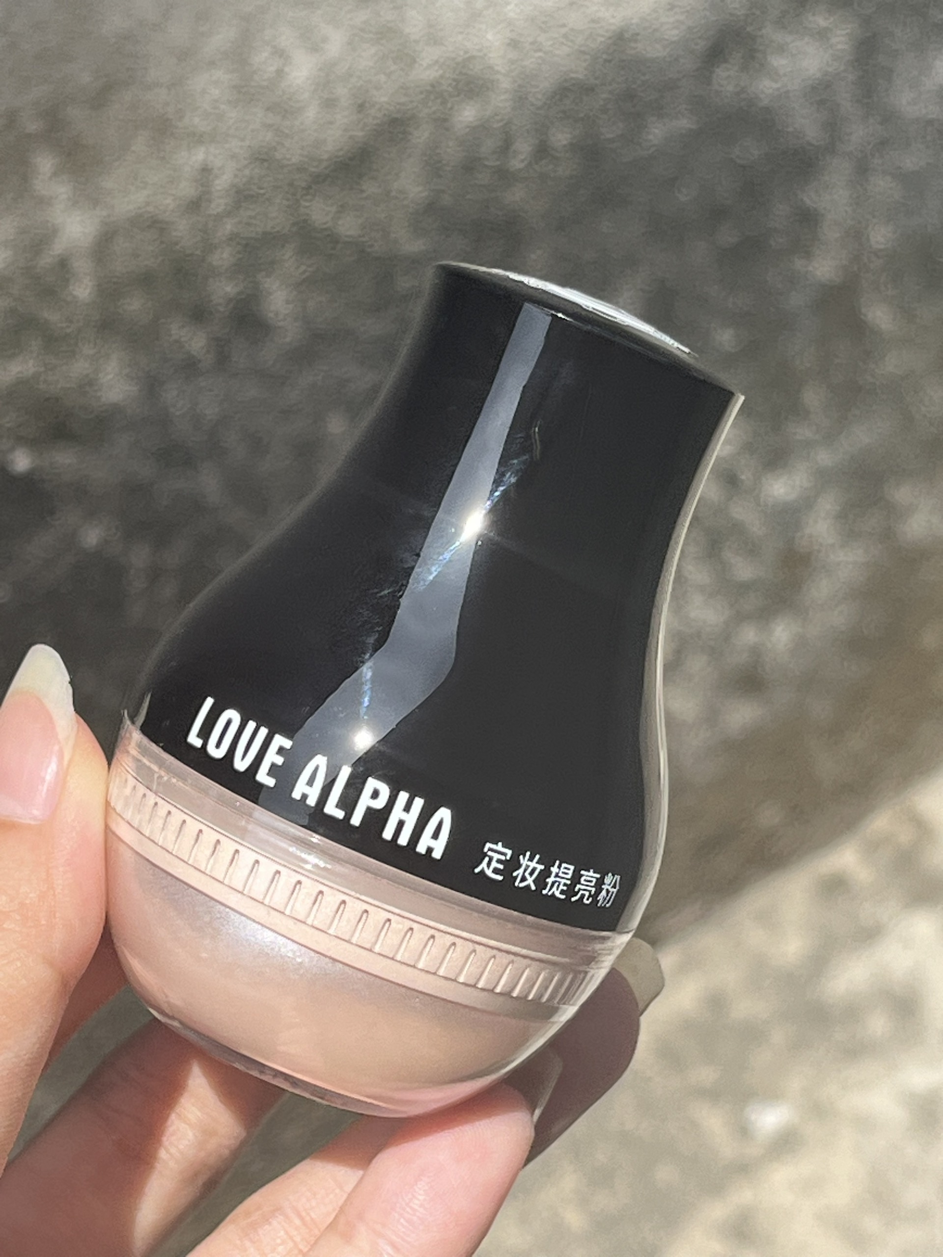 Phấn phủ bột trang điểm love alpha và jomeel có nhũ lấp lánh sáng mịn da