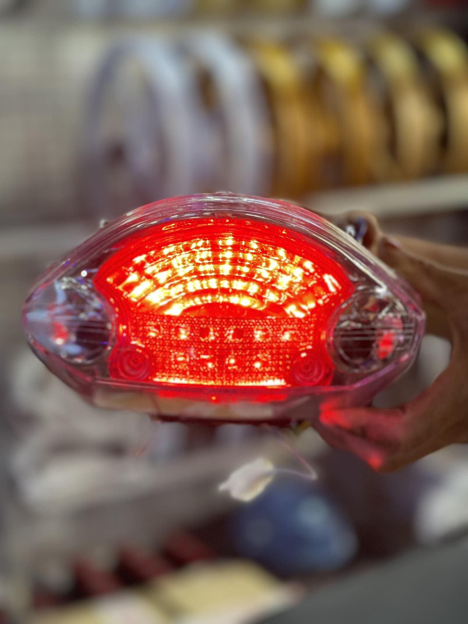 Đèn hậu lắp Sirius tặng bóng háy F1 audi