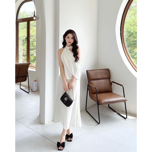- Chân váy lụa silky