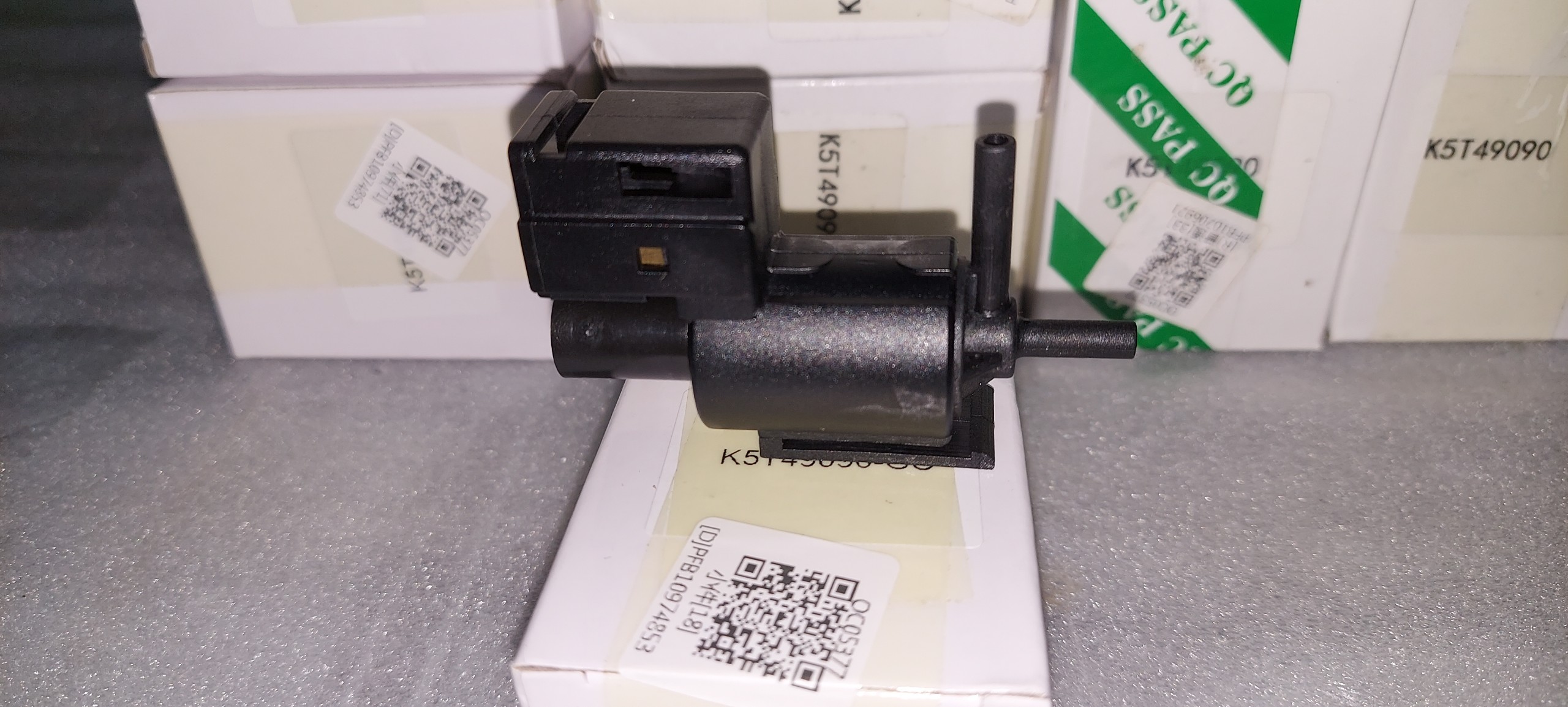 Van solenoid - van tuần hoàn khí thải - van điện từ chân không - dùng cho mazda 626 msp-k5t49090-gc