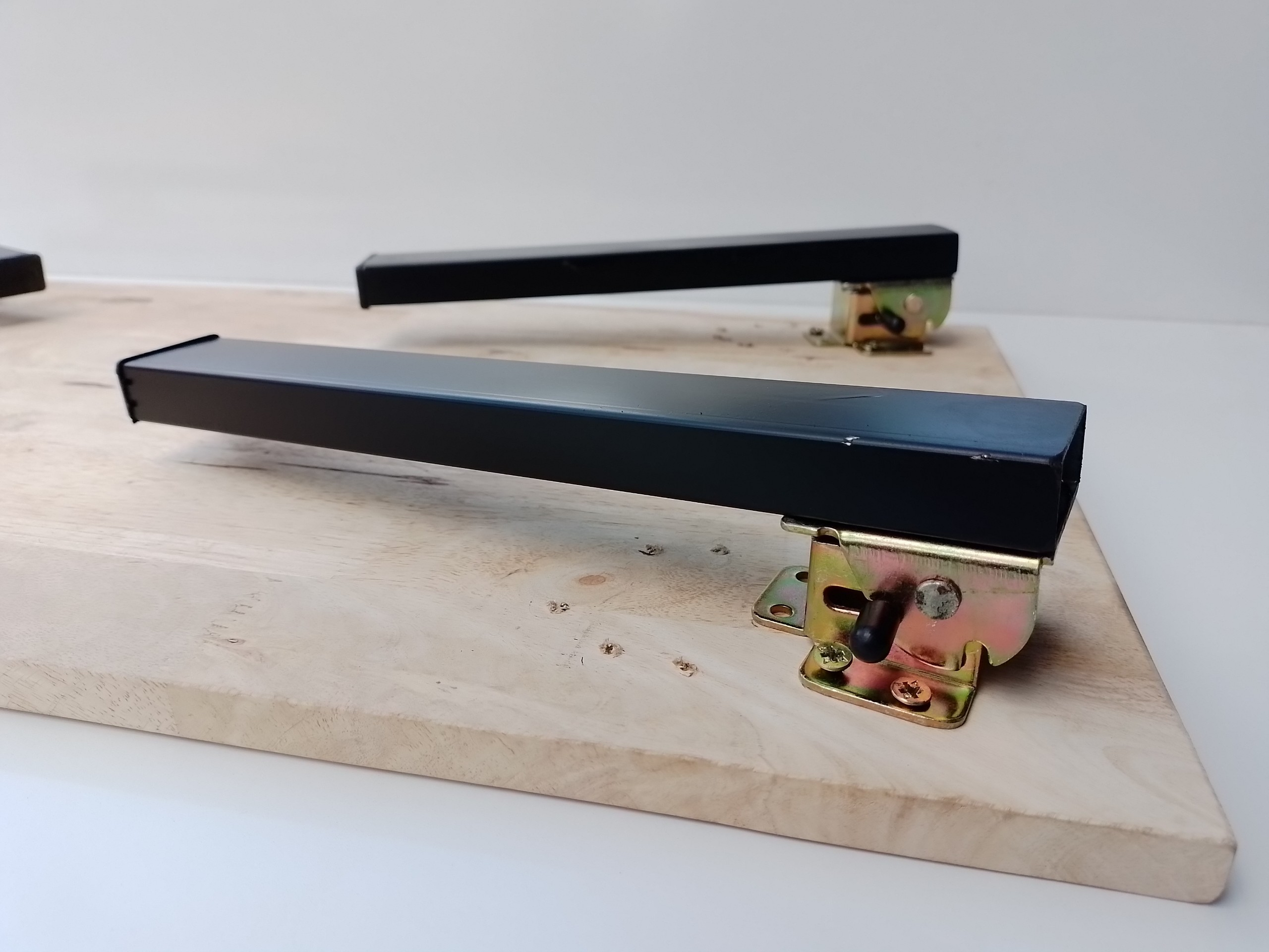 Bộ 4 chân bàn xếp gọn cao 28cm chắc chắn vừa gấp gọn dễ dàng mang đi nhiều nơi,