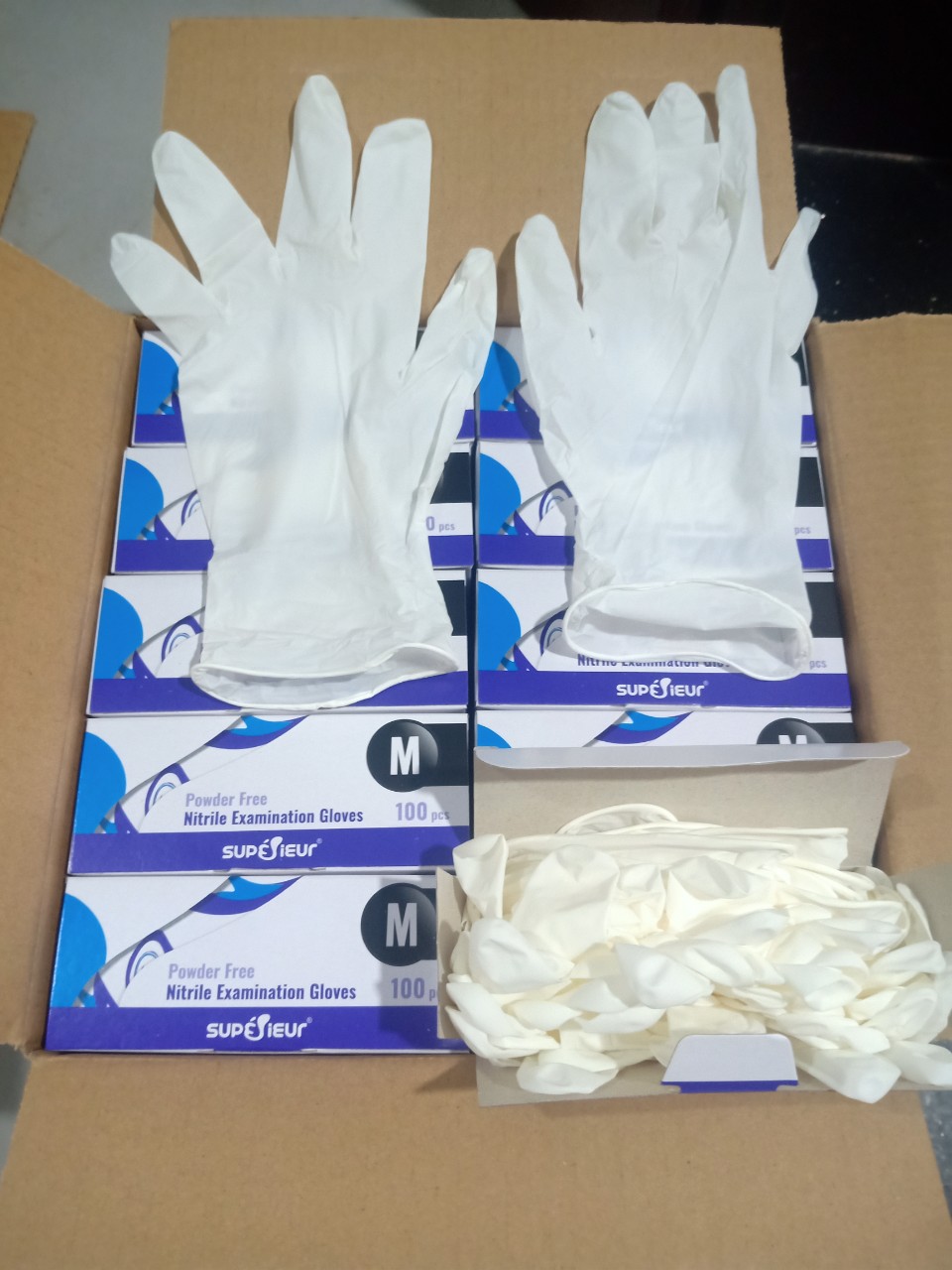 Găng tay y tế nitrile màu trắng superieur, nhám đầu ngón tay, hộp 100 chiếc/50 đôi