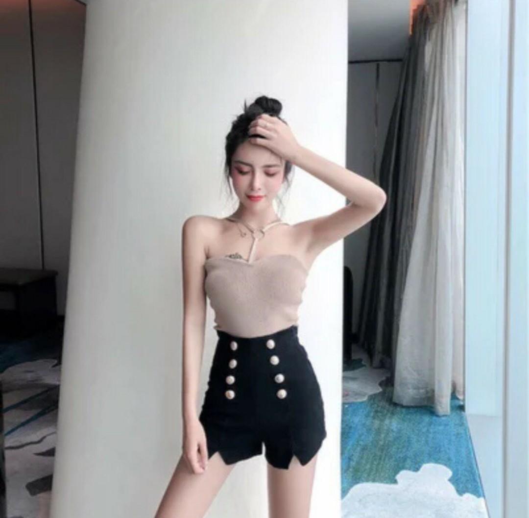 Quần short kaki lưng cao đính nút vàng LL