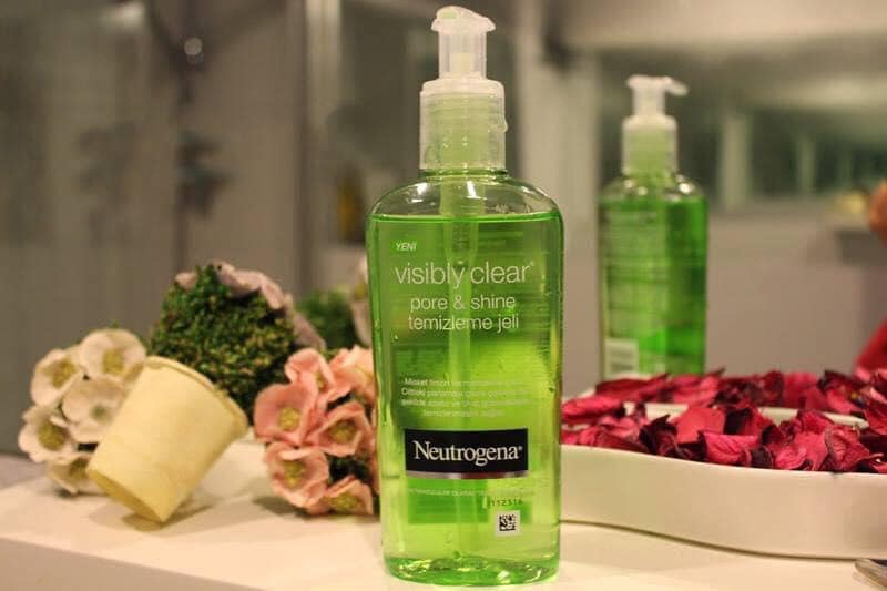 Gel rửa mặt sạch sâu, giảm nhờn Neutrogena Visibly Clear Shine & Pore Gel Nettoyant Matifiant