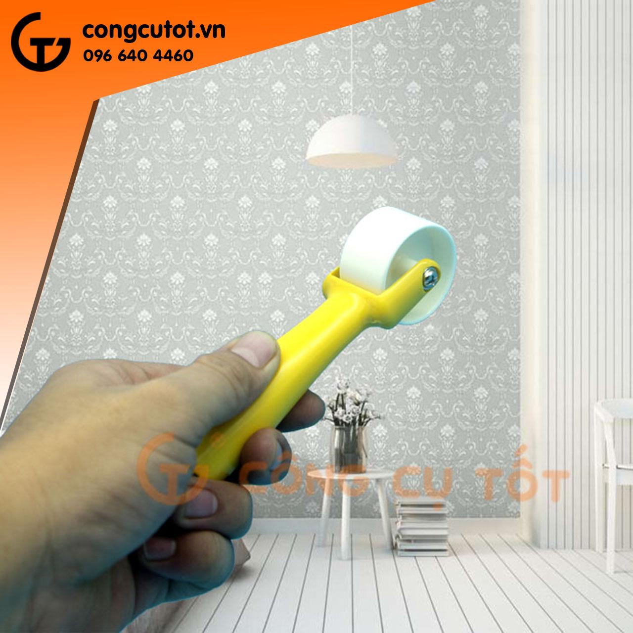 Con lăn giấy dán tường cán nhựa