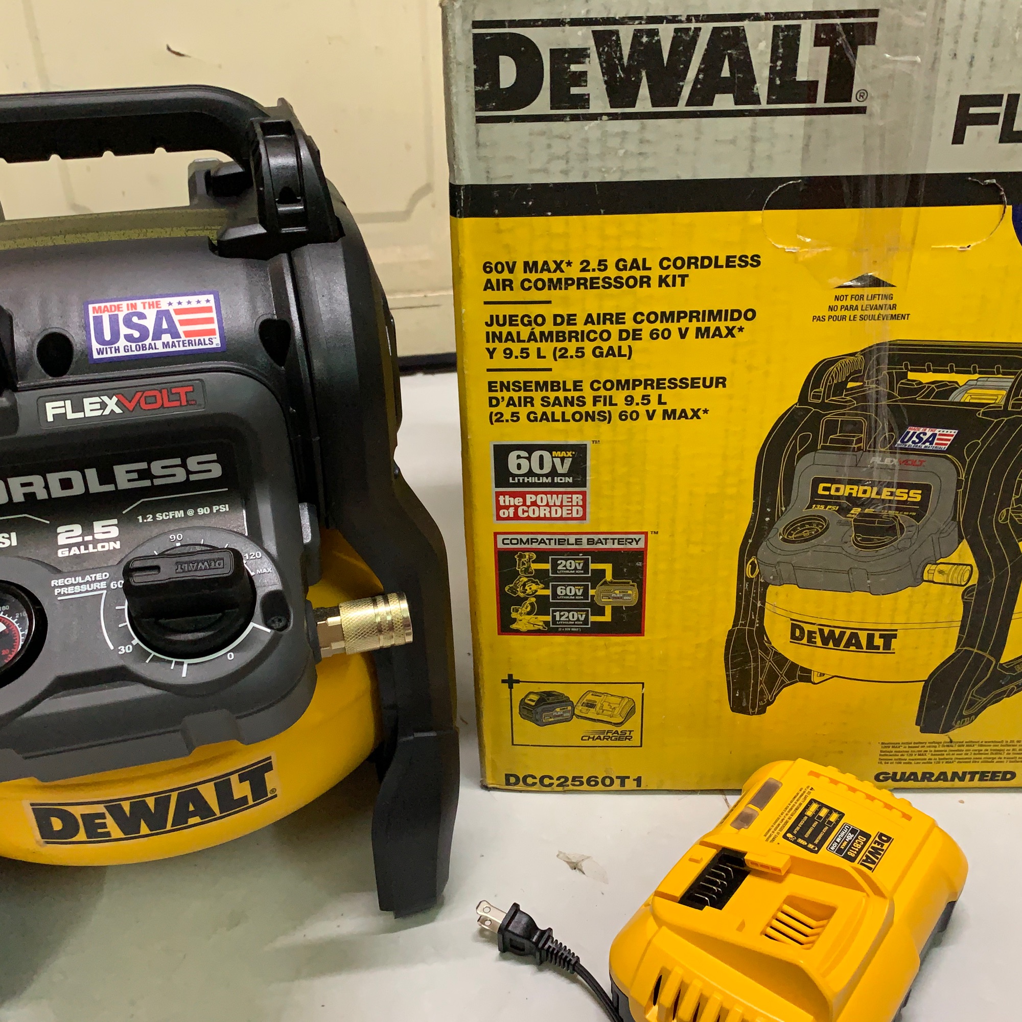 [HCM]Máy bơm hơi Dewalt DCC2560 USA