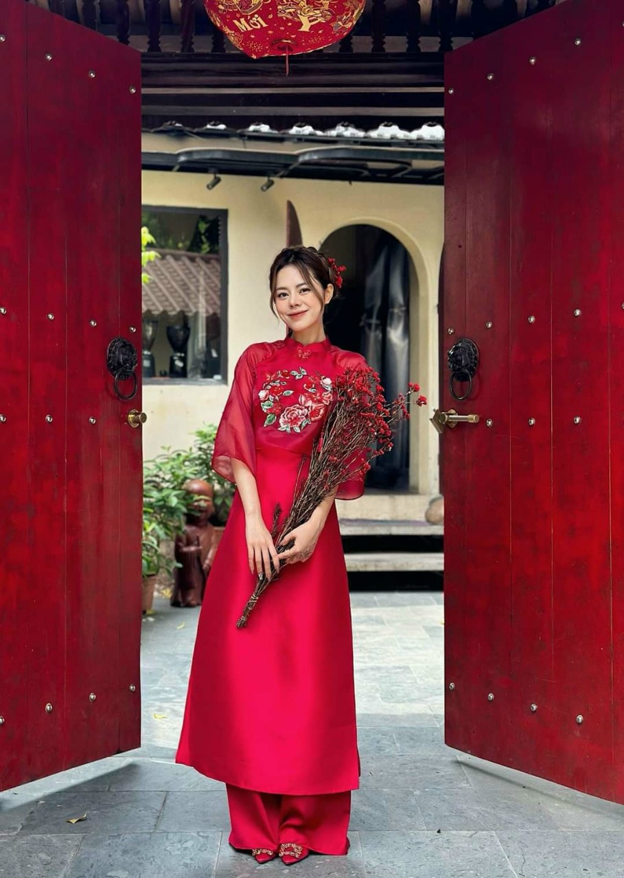 Áo dài cách tân nữ đỏ đính kết chất liệu tơ sống mềm mại duyên dáng - AN41