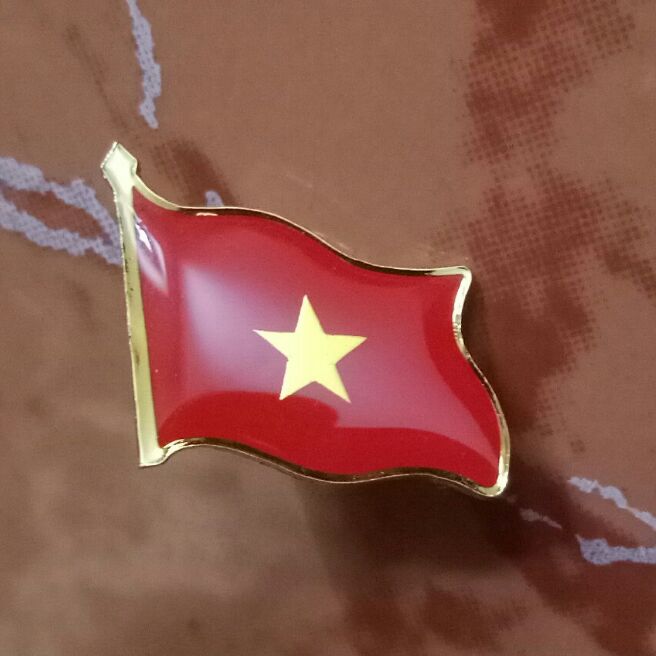 Huy hiệu cài áo hình cờ Việt Nam, cờ sao vàng