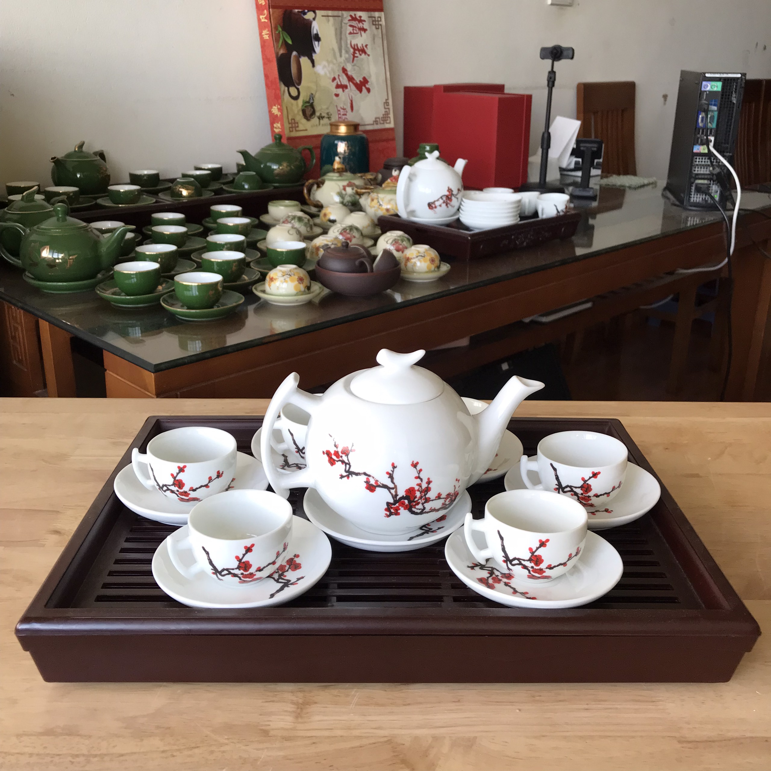 Bộ ấm chén men mát bát tràng hoạ tiết hoa đỏ bt123