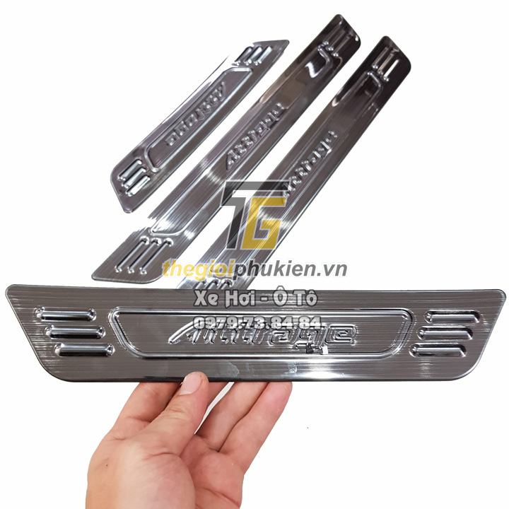 Bộ Ốp bậc cửa, Nẹp bước chân Titan Mitsubishi Attrage 2020 - Bên Ngoài