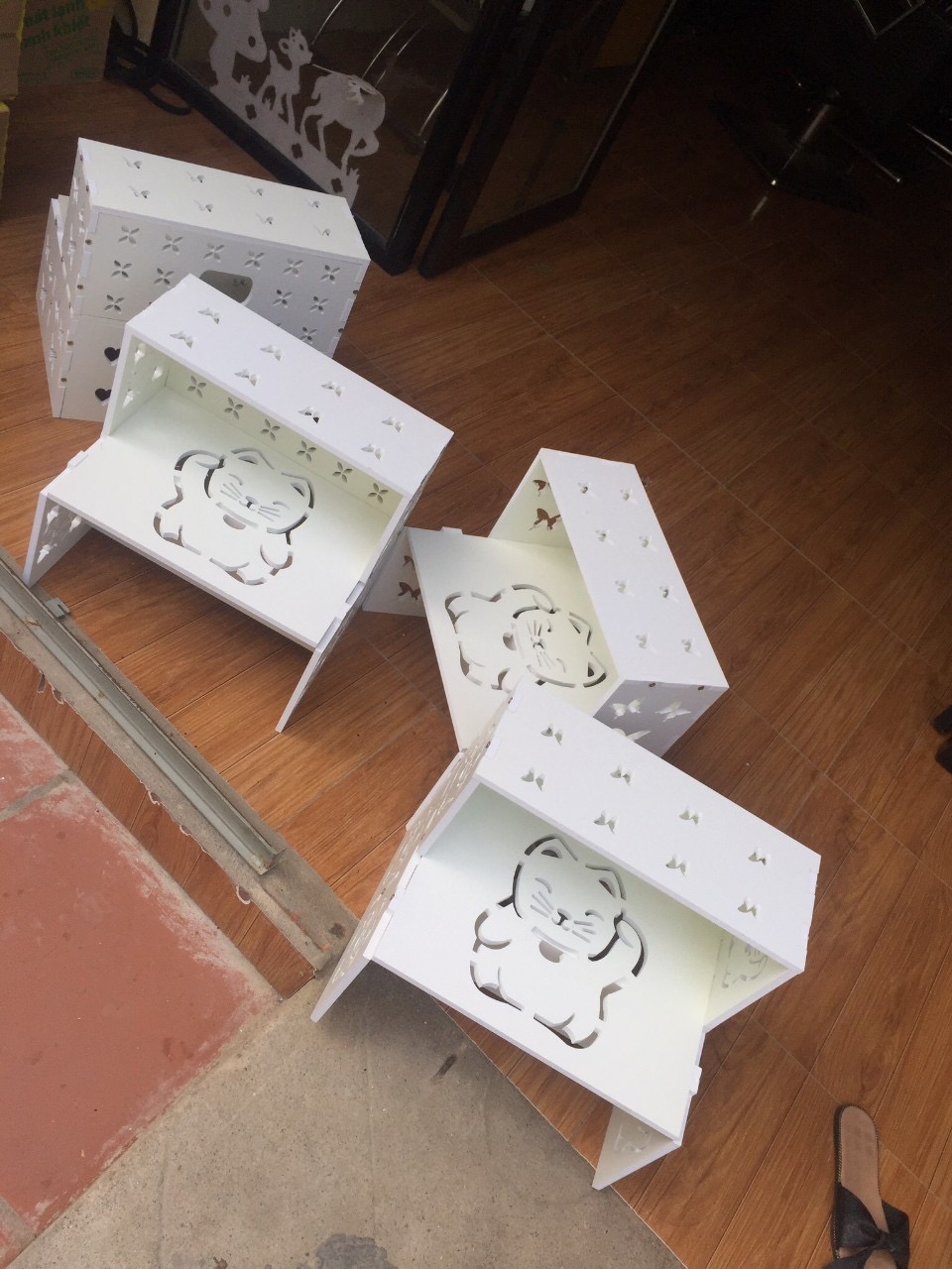 Kệ để chân Làm Nail