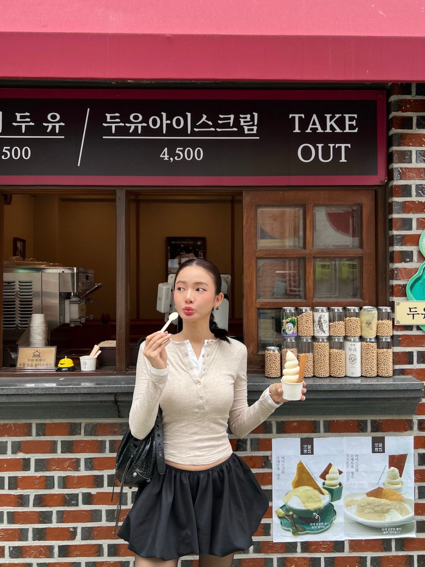 Mì - áo tay dài ôm phối viền trắng - tove top