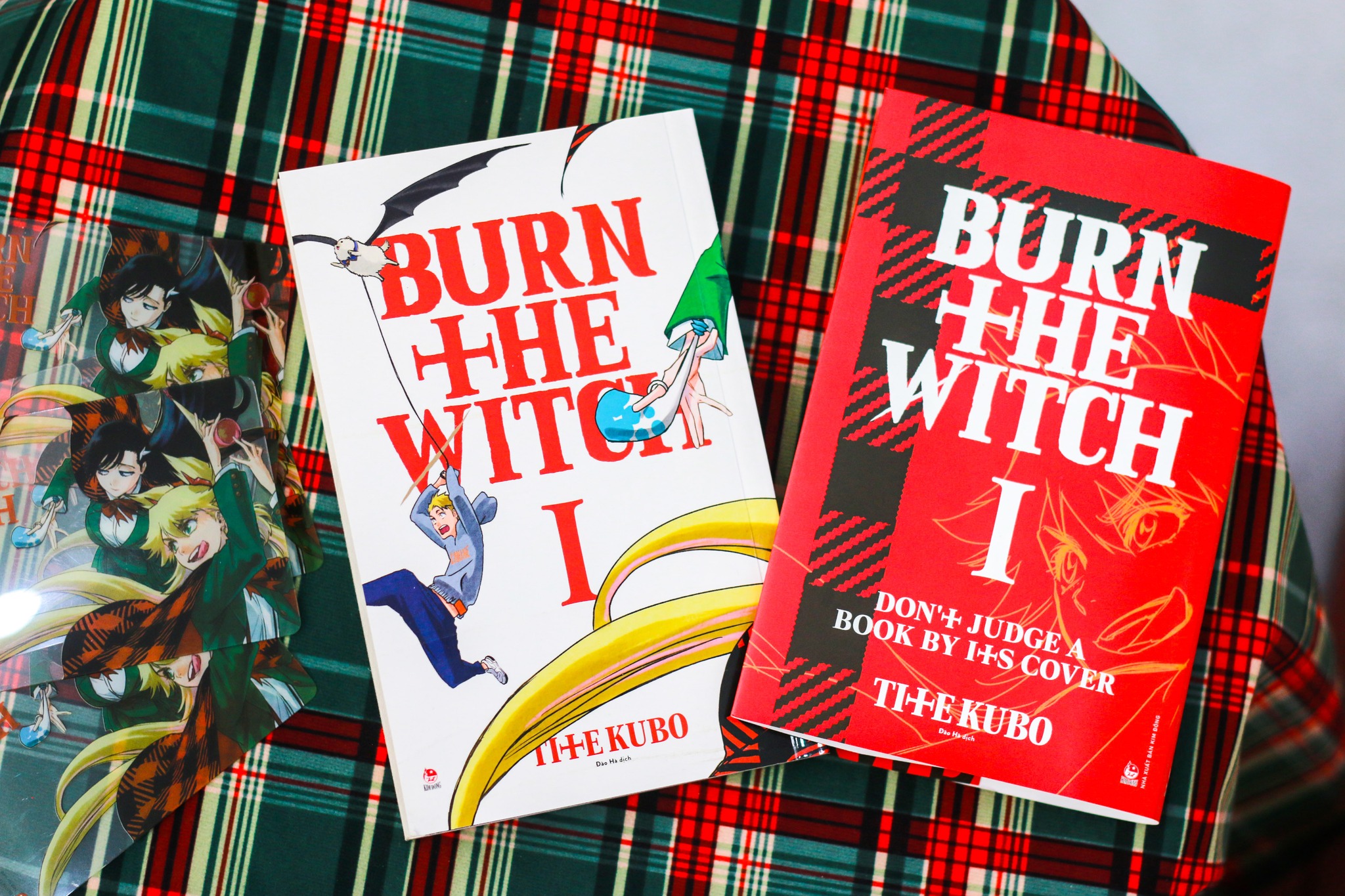 Truyện tranh Burn The Witch Tập 1 kèm card nhựa + Poster gập