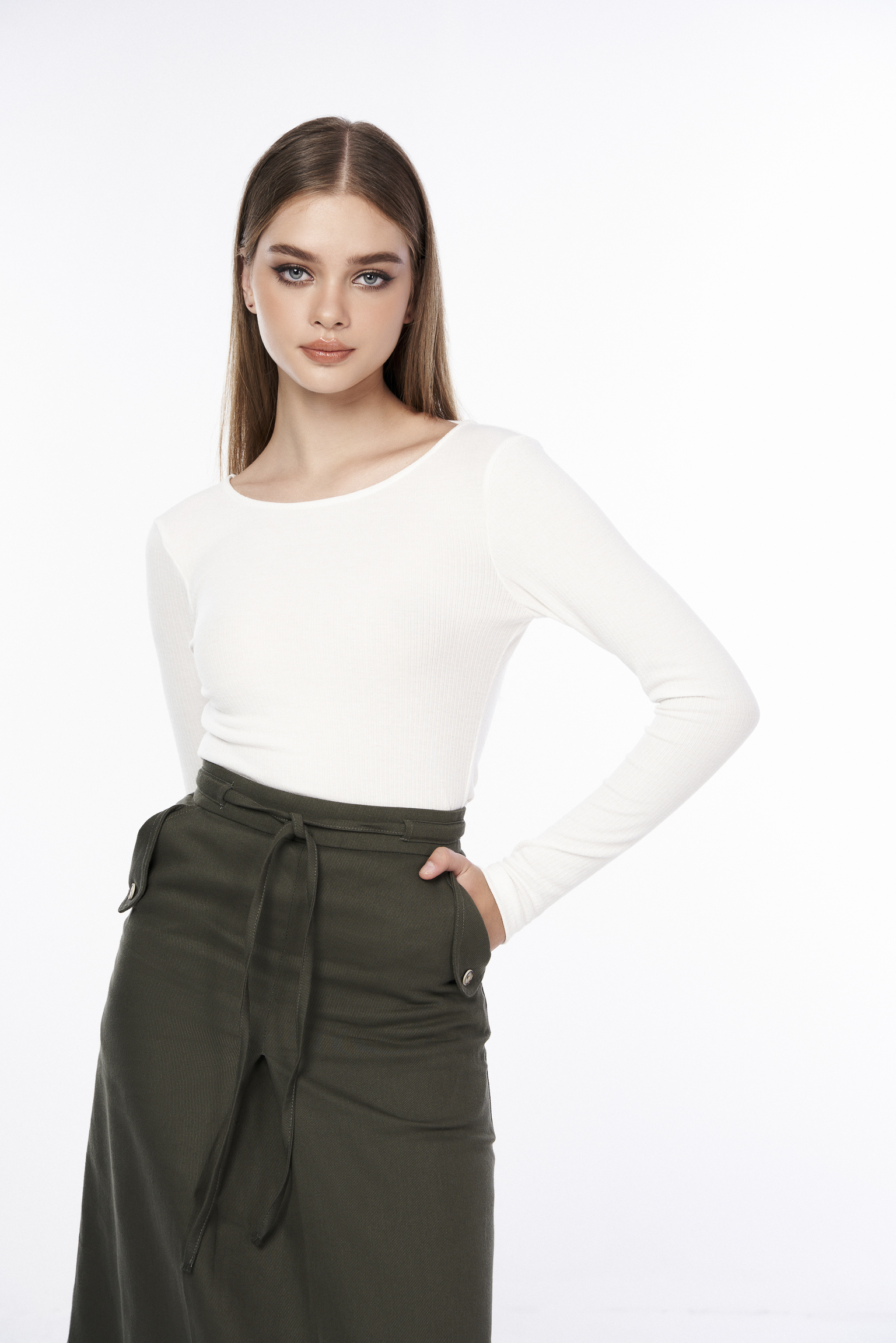 Áo tay dài vải nhún sau lưng, là min - long sleeve cowl back top