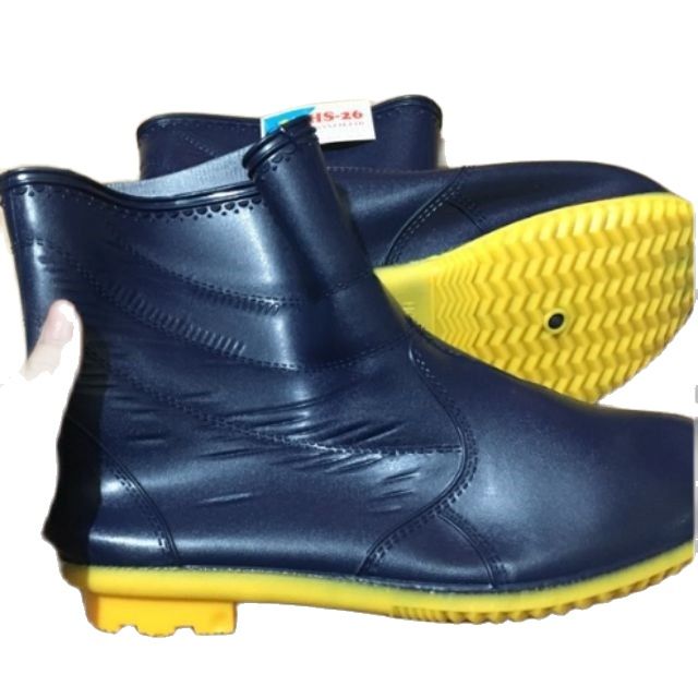 ỦNG NGẮN ĐI MƯA NỮ