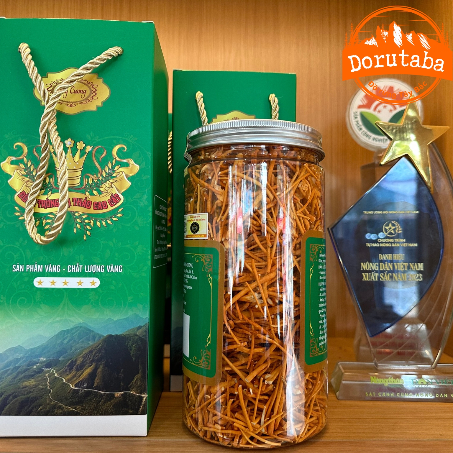 Đông trùng hạ thảo sấy khô thăng hoa Huy Cương. Trà đông trùng hạ thảo ngâm rượu, ngâm mật ong, pha trà