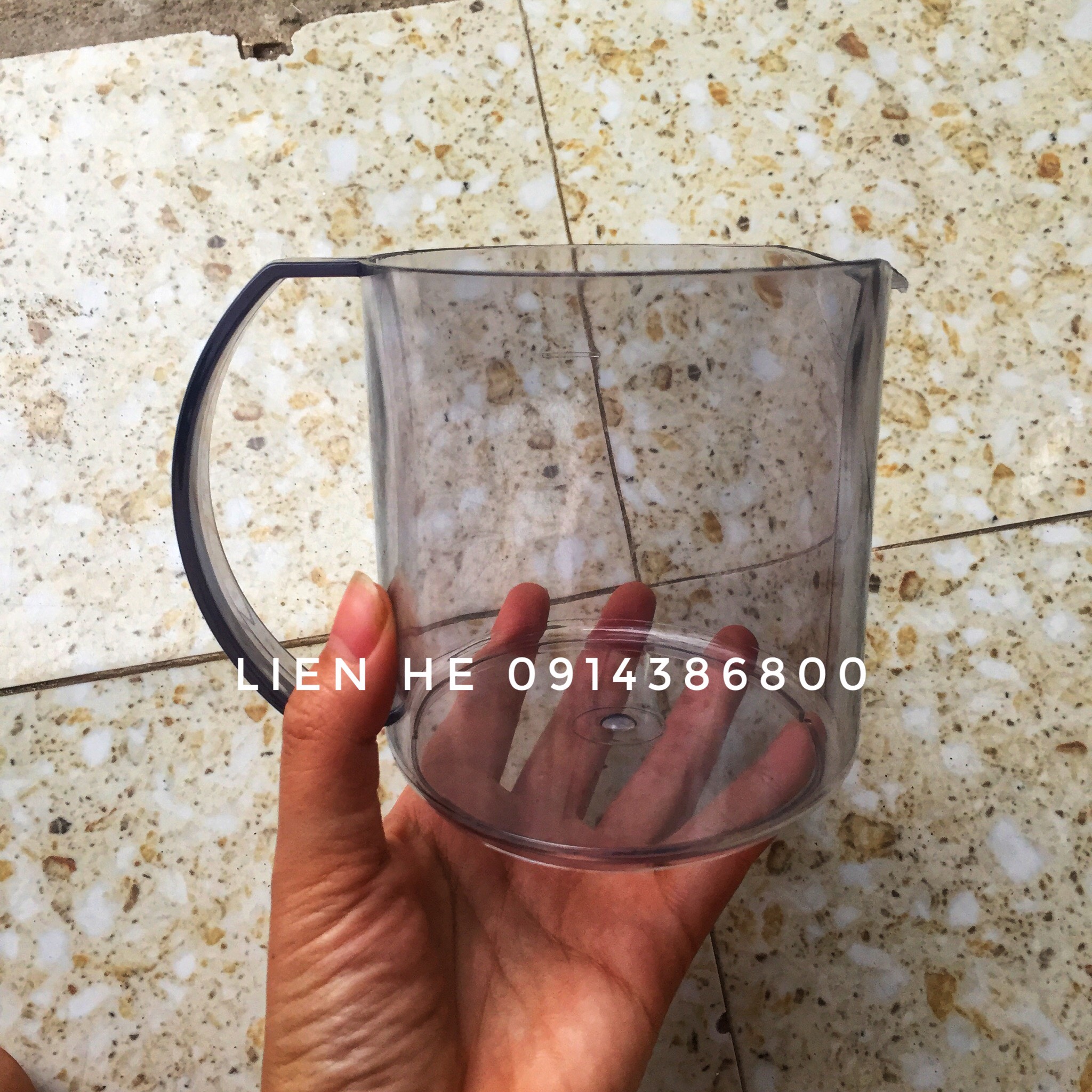 Cốc đựng ly đựng nước ép máy ép trái cây Panasonic MJ-68MWRA