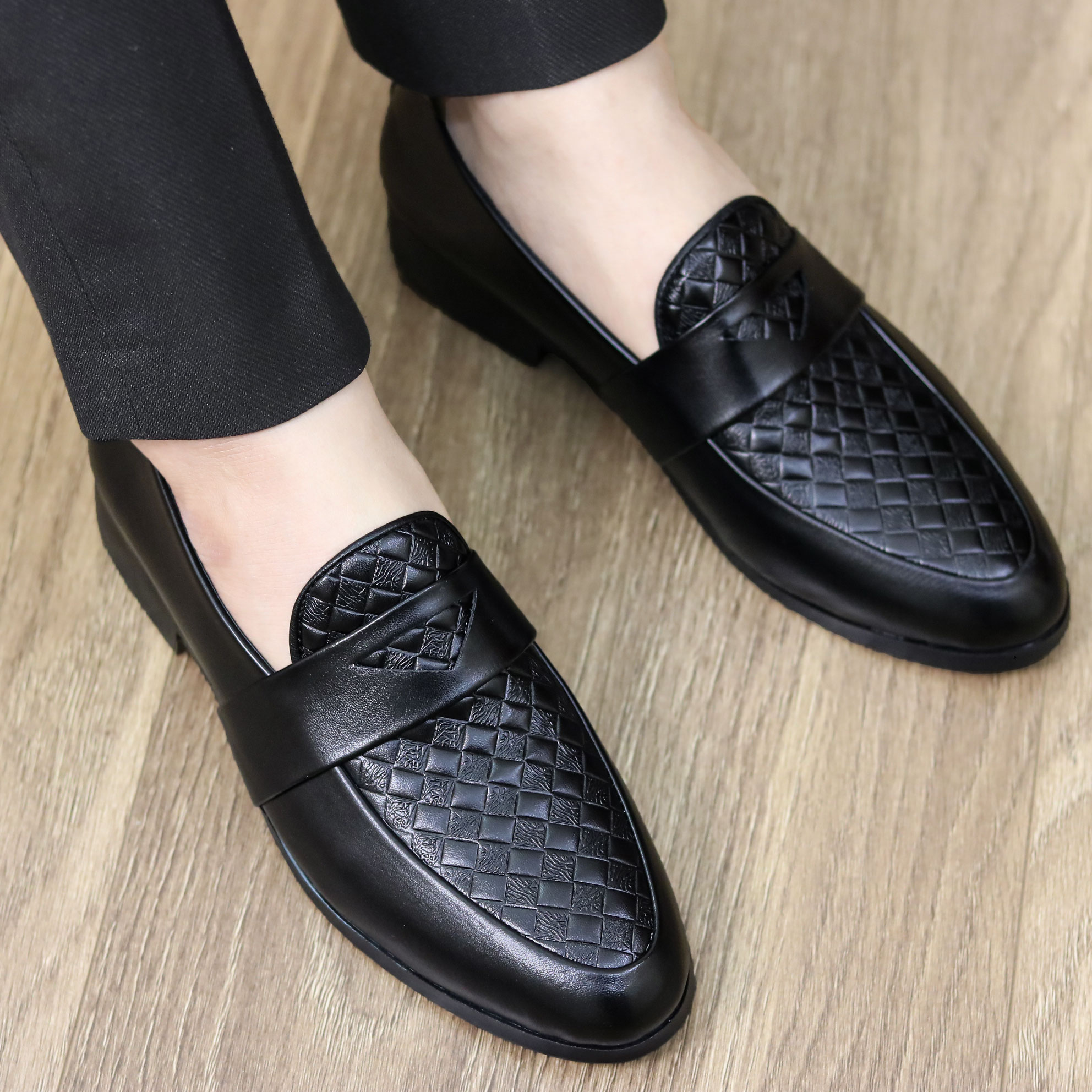 Giày lười da nam Da mềm cao cấp kẻ caro , Đế cao 3cm, Có khâu đế chắc chắn, MãL136 , Hàng Việt ( Đen )