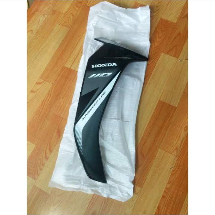 Bửng ngoài Wave Blade đen trắng ( bên phải ) / cánh yếm Blade phải