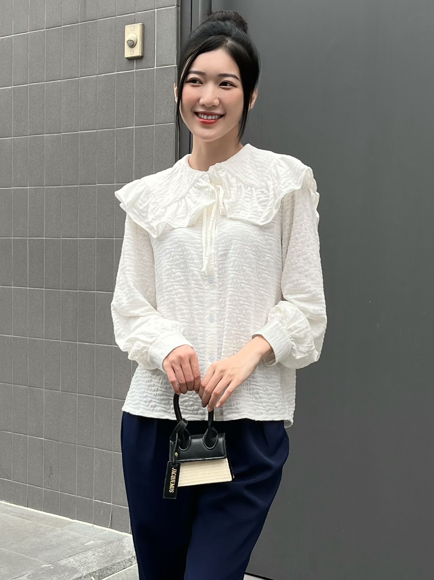 Áo sơ mi vải thun kiểu trắng cổ bèo tay dài - Lovadova 23B05C001