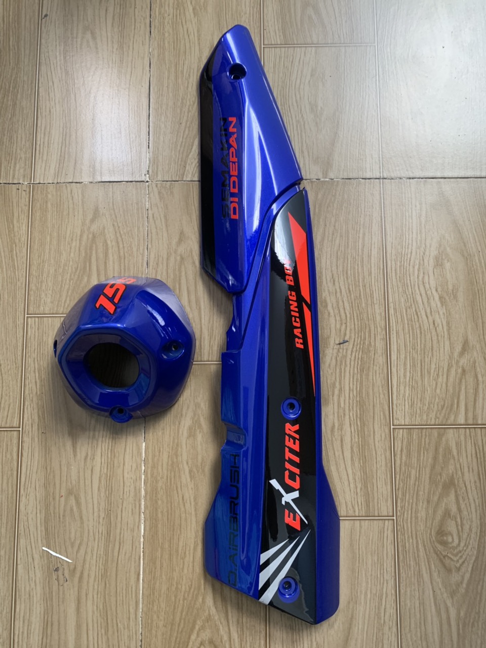 Ốp pô và chụp đích pô xe exciter 155 màu xanh đen