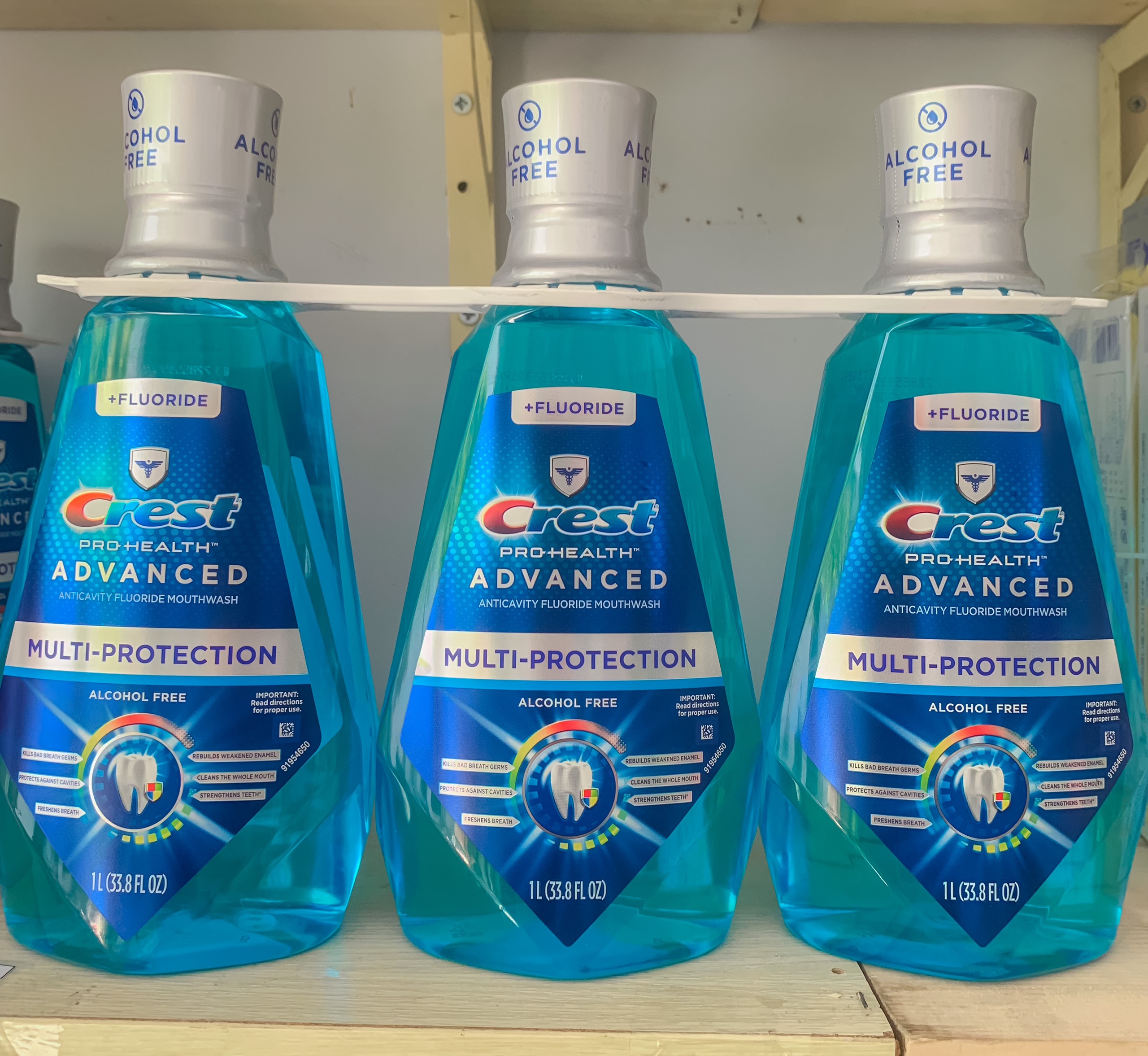 Nước súc miệng crest 3d white 1l của mỹ