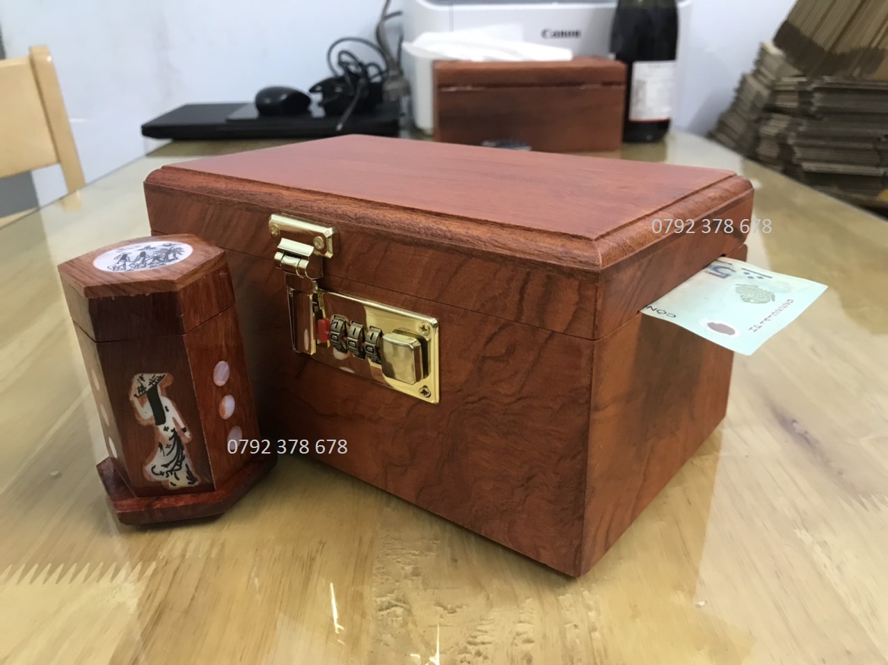 Freeship 1 Hộp đựng tiền tiết kiệm gỗ Hương có khóa số - tặng 1 hộp đựng tăm khảm ốc